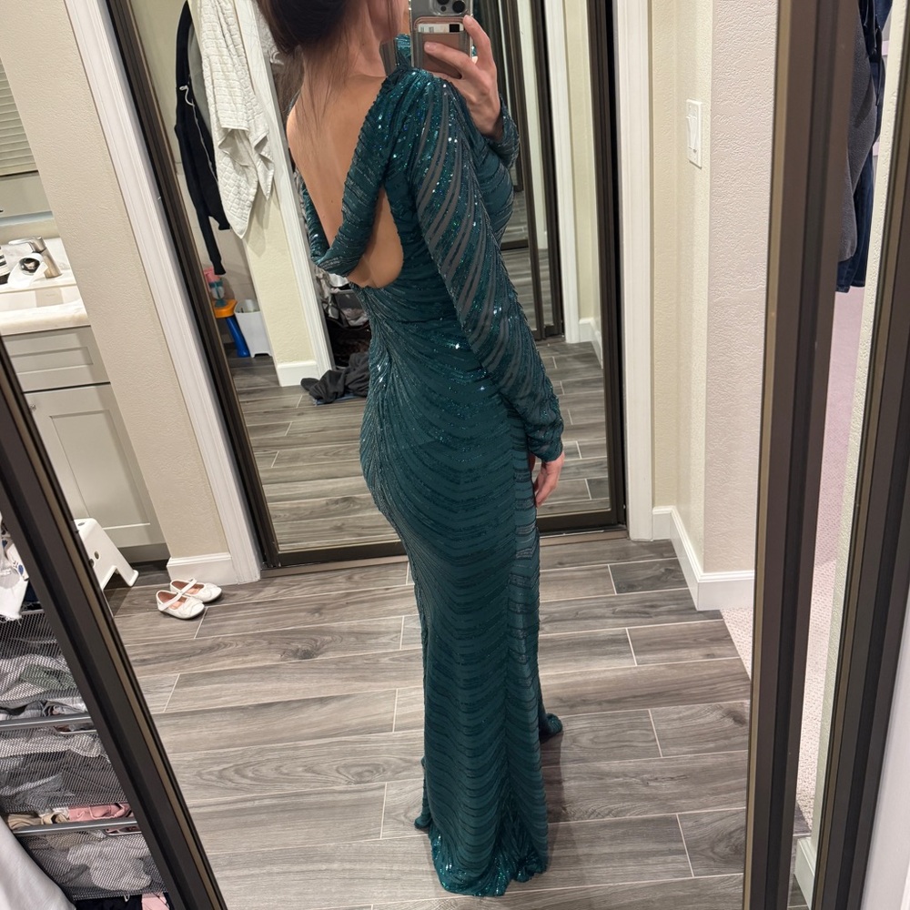 Gorgeous Holiday Gown - Picture 6 of 7